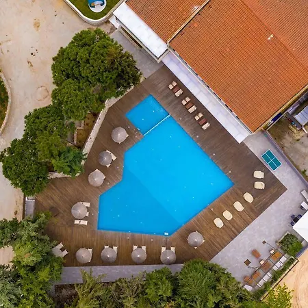Trypiti Otel